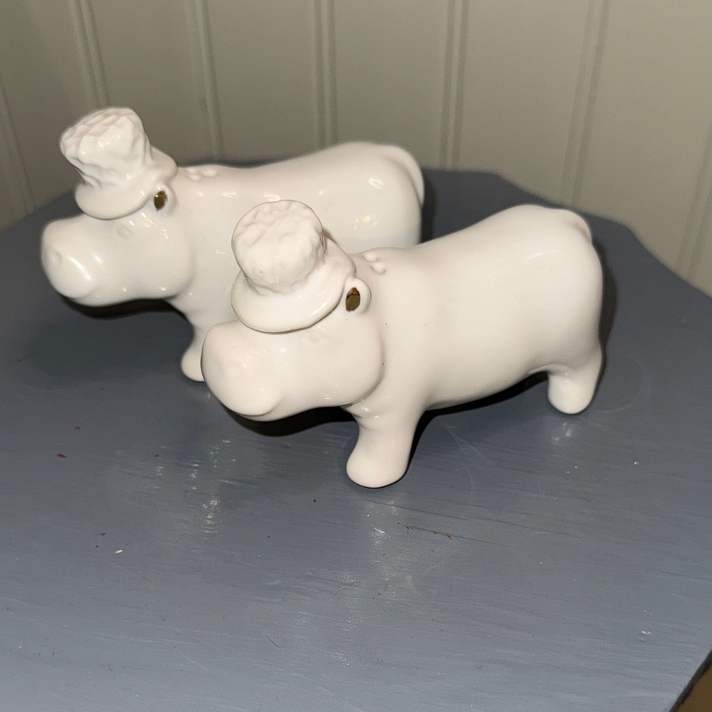 Charming White Hippo salt &pepper‎ shakers